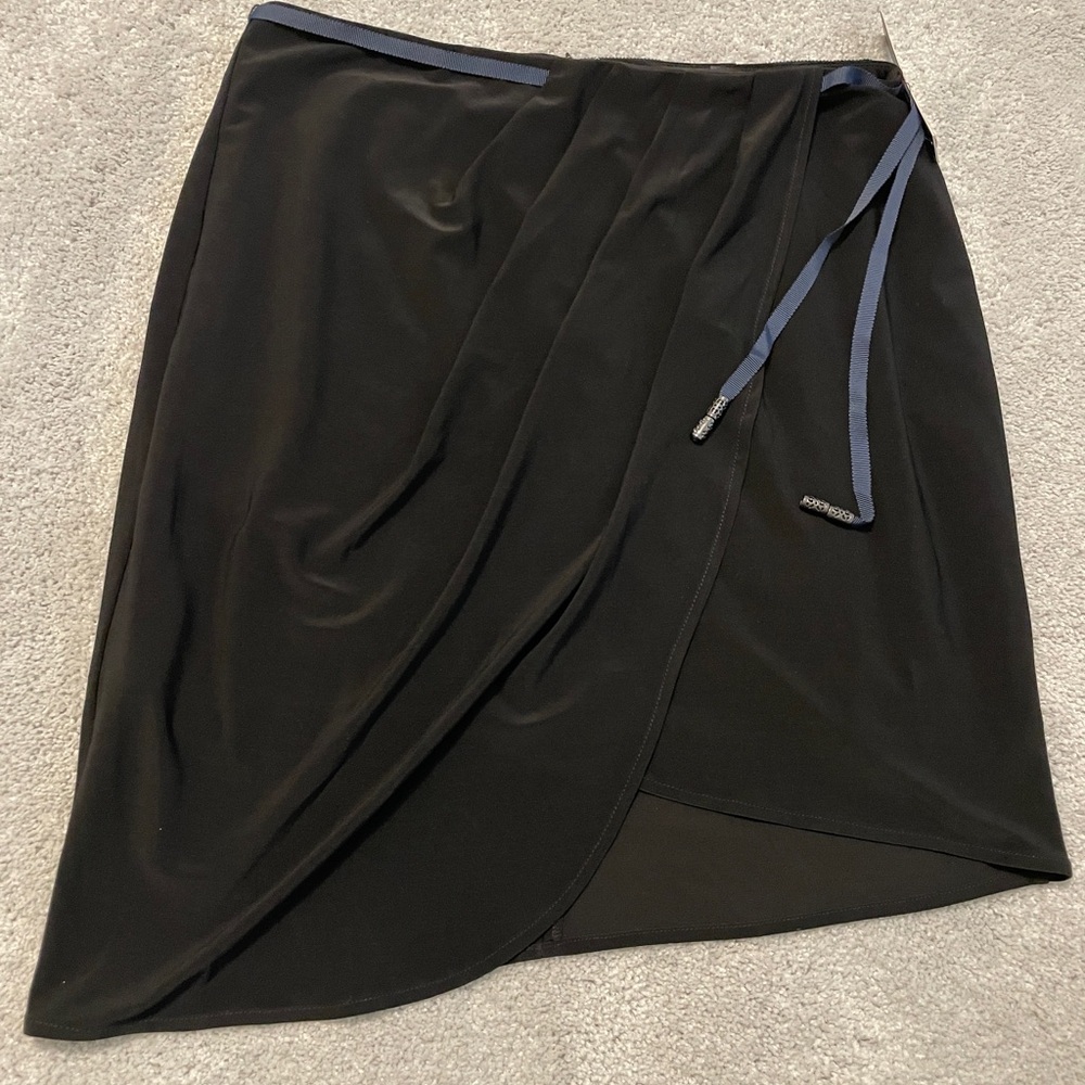 NWT Tahari Black Skirt Size Medium
